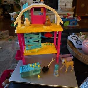 Barbie Hatch & Gather Egg Farm Playset with Chicken Coop and Accessories